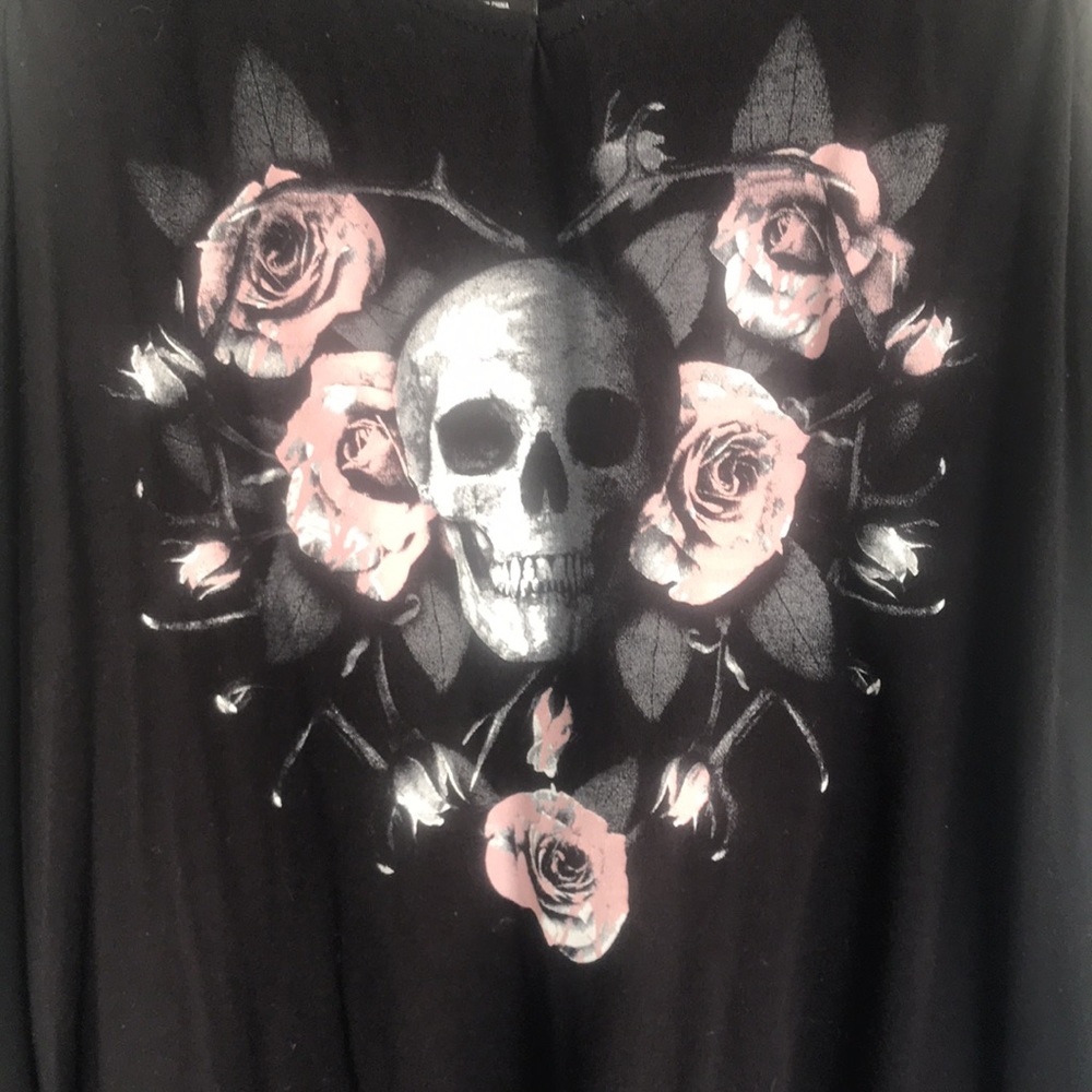 HOT TOPIC | Black Sleeveless Skull and Roses Tank Top
